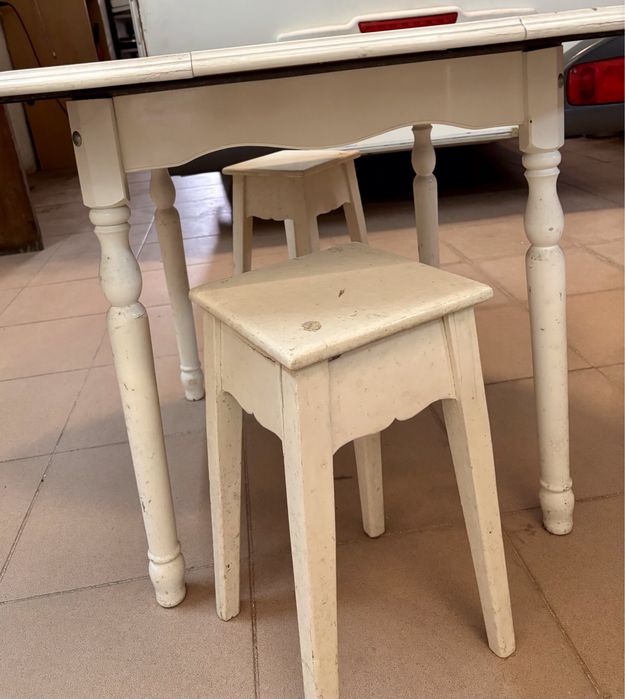 Conjunto mesa extensivel com bancos