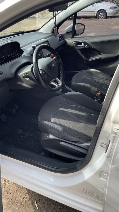 Peugeot 208 2013 | 1.2 бензин | механика