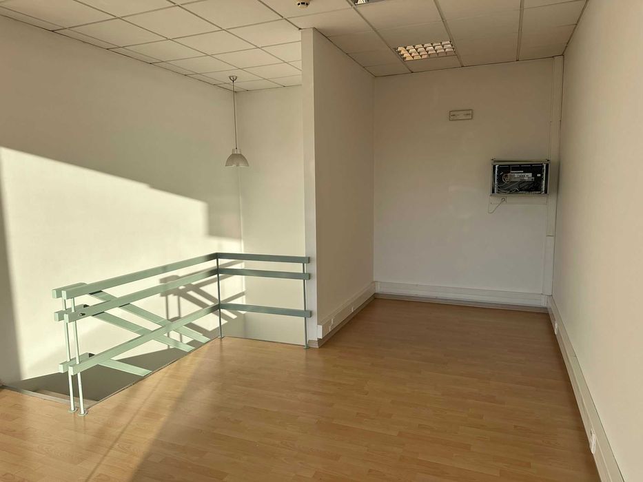 Escritório para Arrendamento - ZICOFA - (+- 40m2)