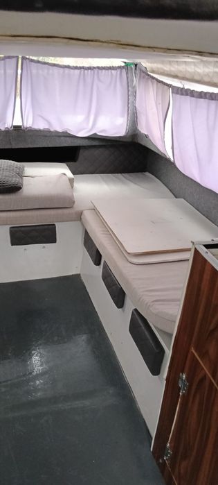 Łódź kabinowa z przyczepą zarejestrowaną