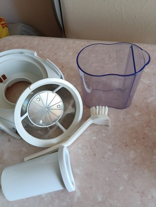 Повний комплект! Соковижималка центробіжна Philips HR1851