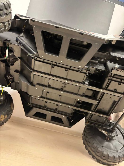 Auto elektryczne CLASH dla dzieci – duże, 2-osobowe, terenowe koła