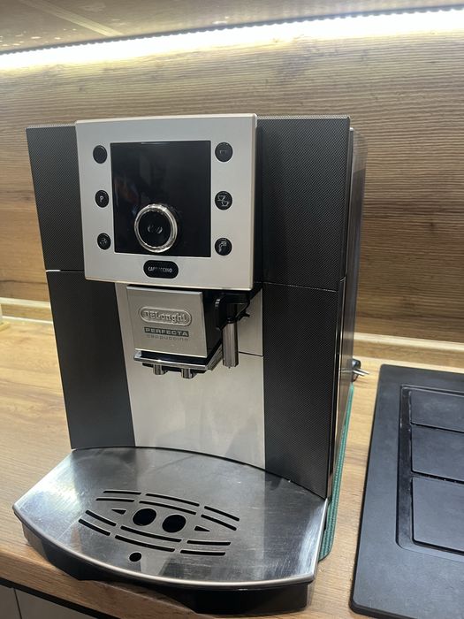 Продам кавомащину Delonghi perfecta.