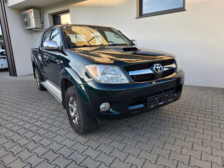 Toyota Hilux 2.5D 4x4 * klima * PDC