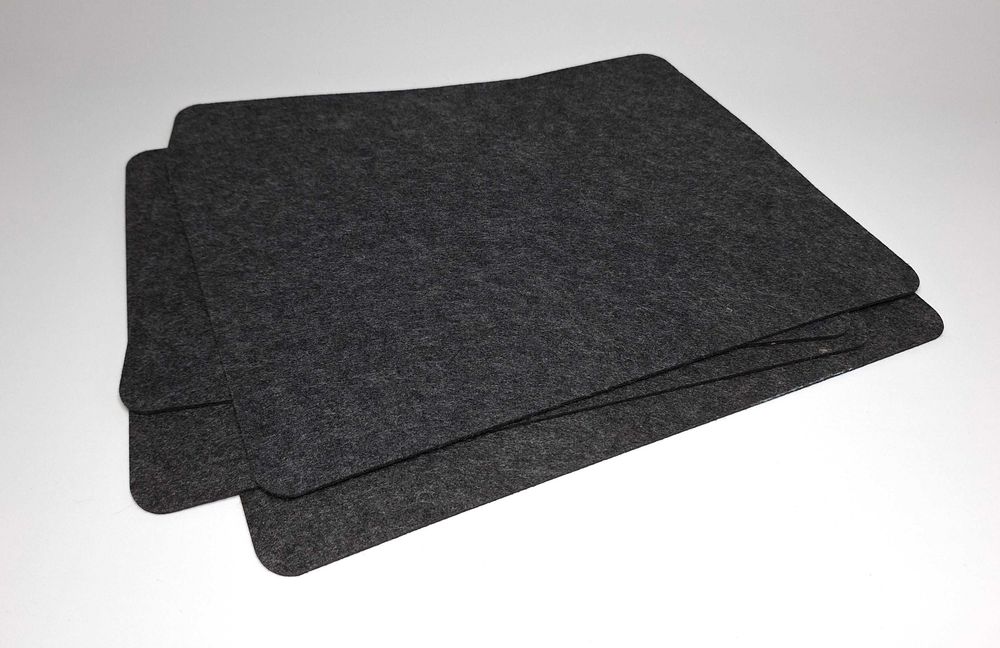 Zestaw 4 mat filcowych na stół 33x44 cm nowe