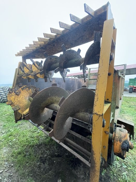 Rozrzutnik obornika 8t