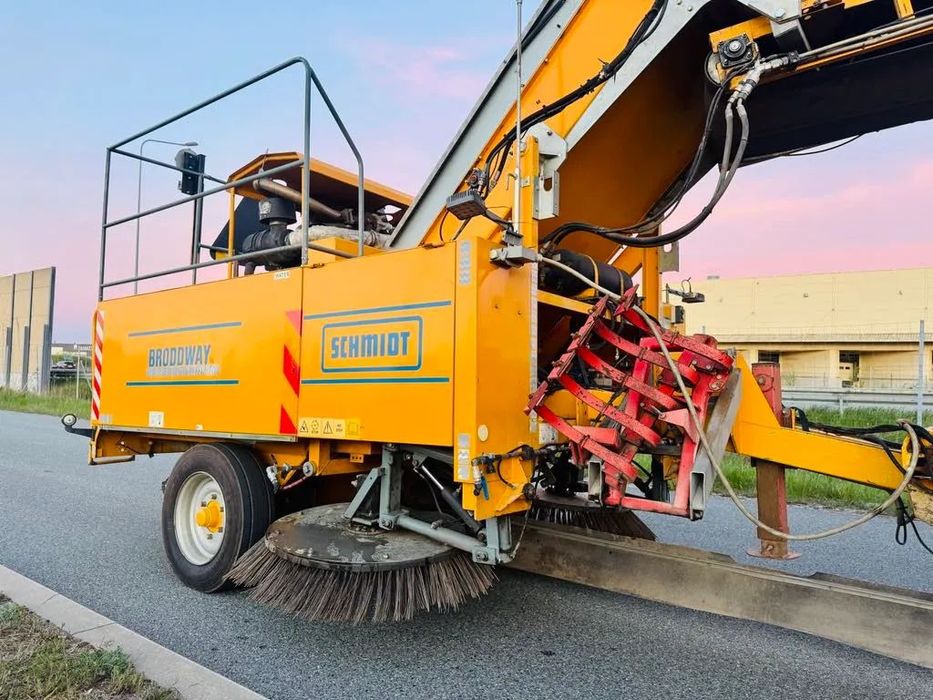 BRODDWAY SENIOR 2000 ZAMIATARKA  Broddway Senior 2000 zamiatarka elewatorowa