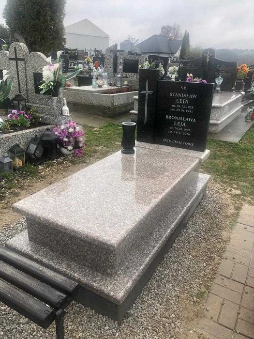 Nagrobek granitowy montaż + napisy 4500 zl