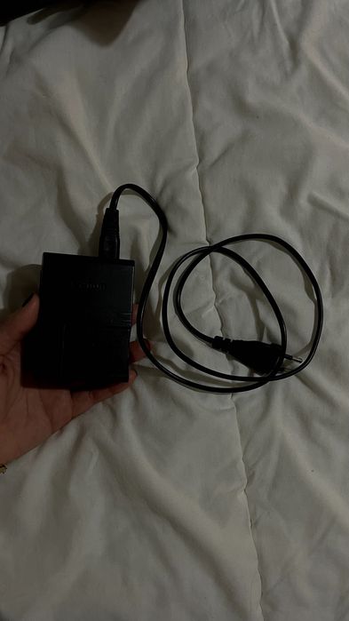 Canon EOS 250D com bolsa e acessórios. Muito bom estado.