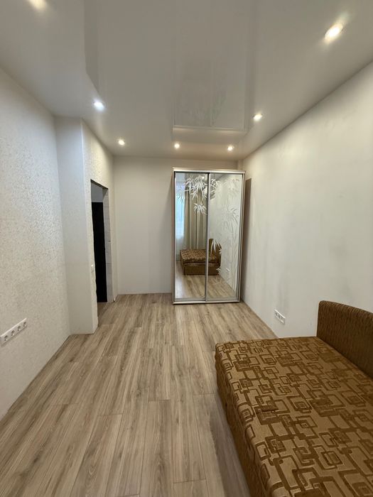 Чудова двокімнатна в сучасному будинку