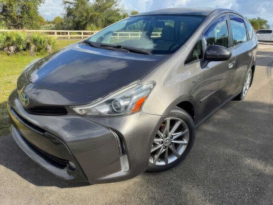 Toyota Prius v Three      2015