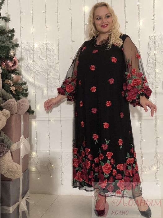 Шикарна вишукана сукня з вишивкою