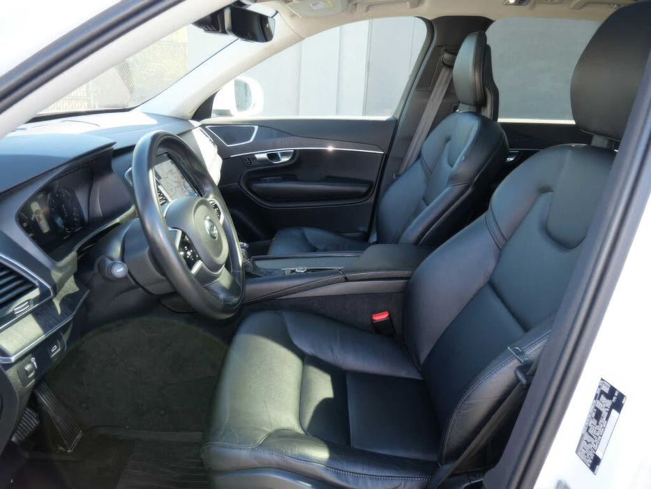 Volvo XC90      2020