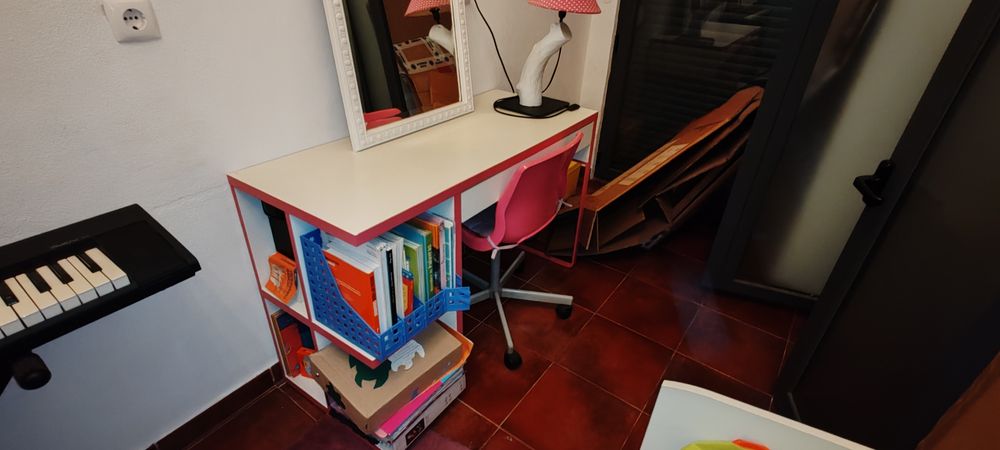 Secretária com cadeira