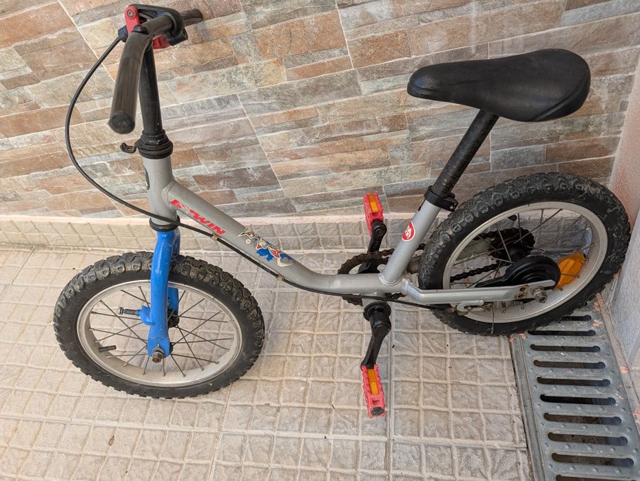 Bicicleta btwin (Decathlon) 14 polegadas (3 - 5 anos idade) - ou troca por bicicleta 20 polegadas.
