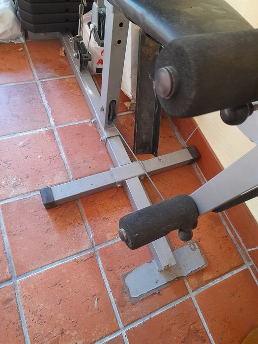 Weight training machine492043962355568643