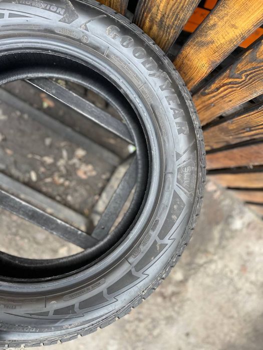 Б/у шини 225/60 r18 Goodyear