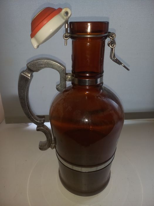 Графин с литой металической ручкой 2л.