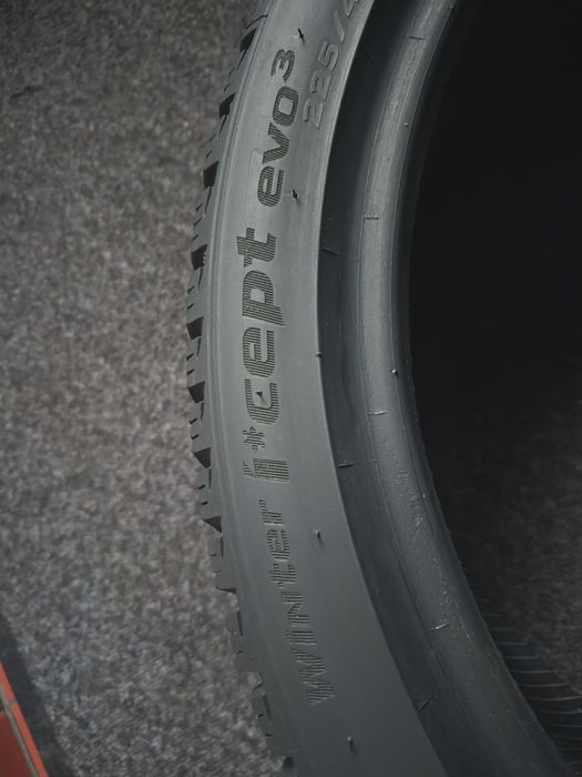 225/40R18 Hankook Winter I*cept Evo 3 92V