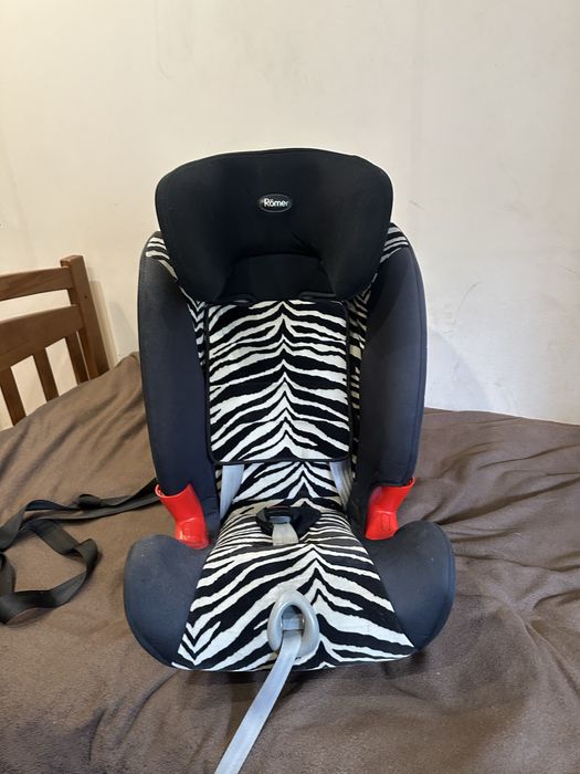Дитяче автокрісло romer xtensafix rm zebra