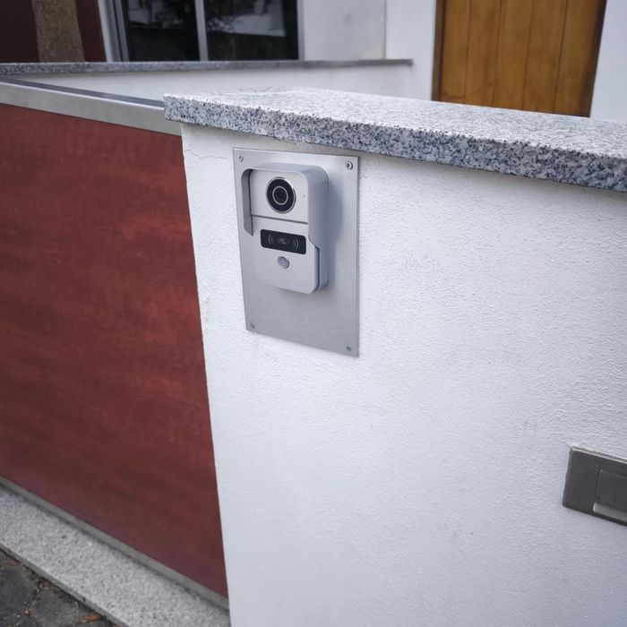 Videoporteiro com WiFi, abertura remota (opção de instalação)