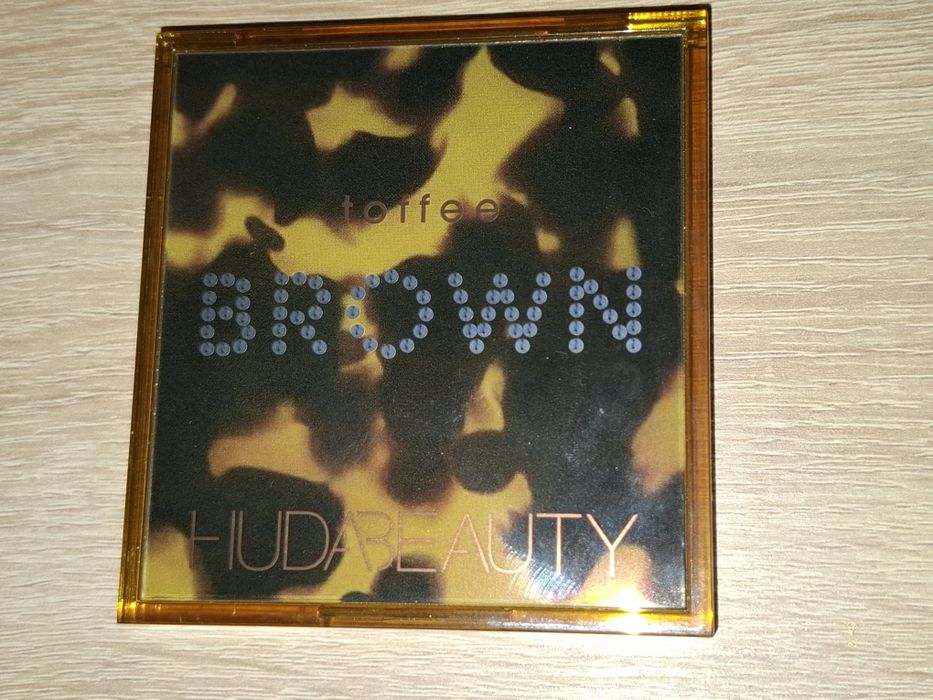 Huda Beauty paleta cieni Brown Toffee