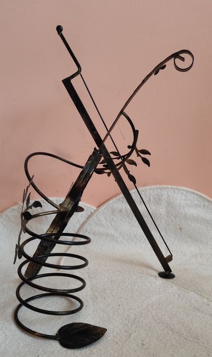 Функціональна підставка для пляшки