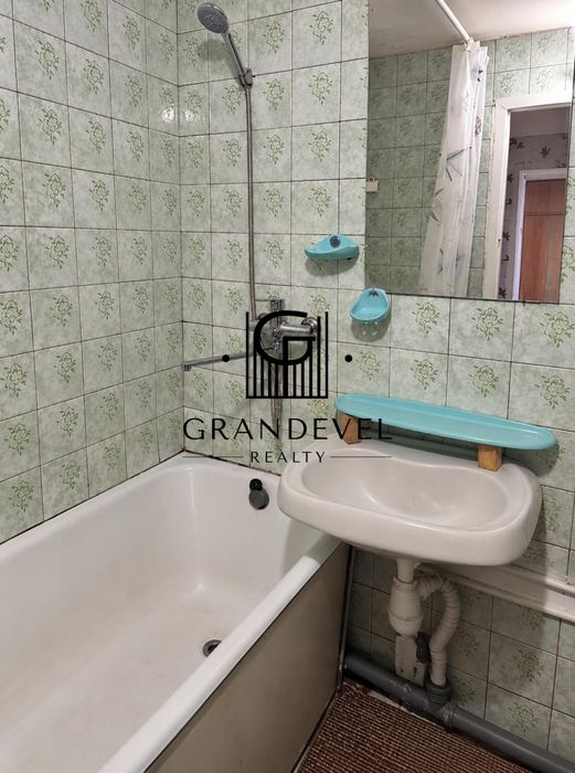Продаж 2к квартира  вул. Зодчих 34, Святошин, Київ