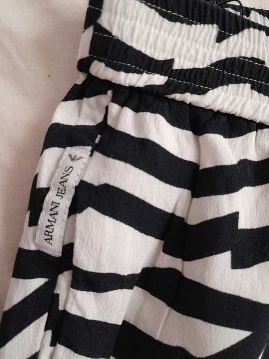 Spodnie z materiału Armani Jeans r. 40