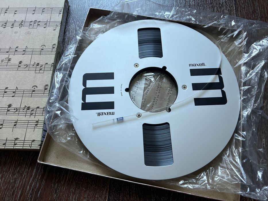 Катушки магнитофонные. Бобины. Maxell. 26,5 см.
