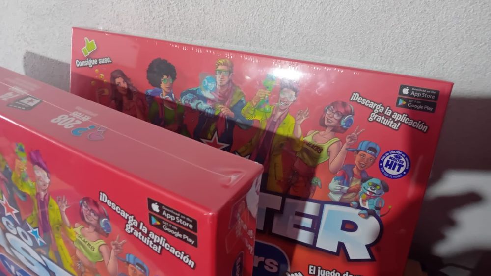 Vendo duas caixas com jogo educativo .