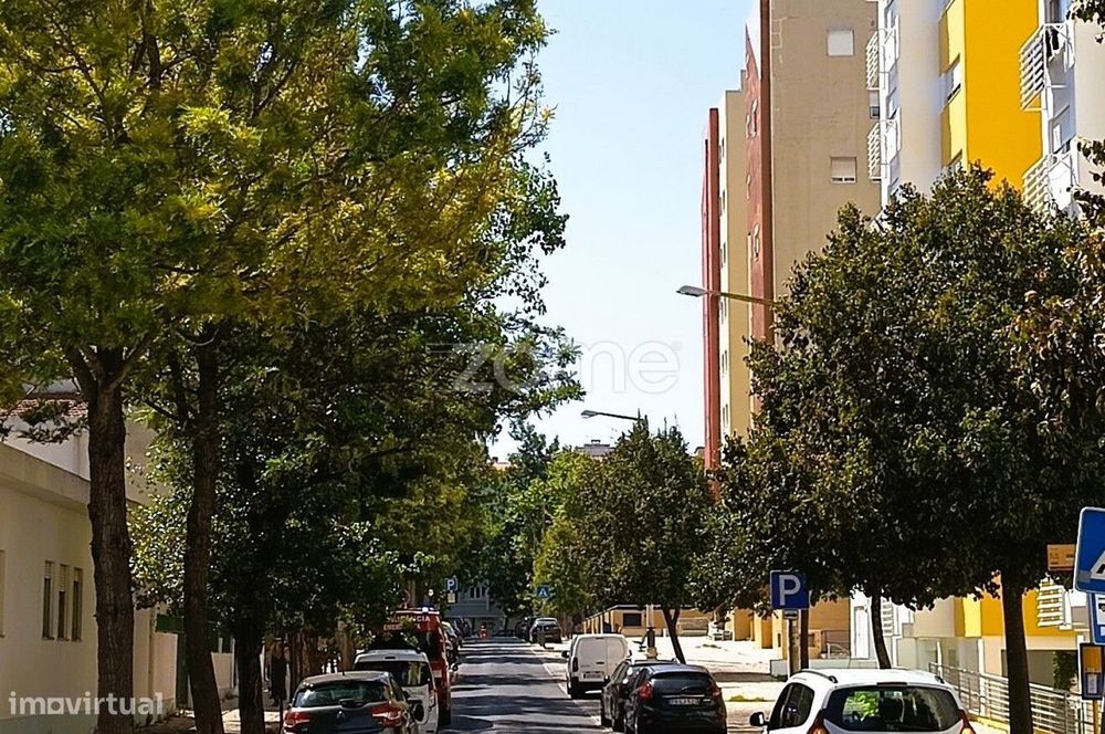 T1 com Garagem e Arrecadação, Penha de França