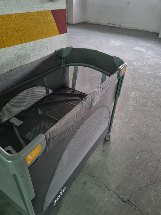 Cama de viagem joie duas alturas