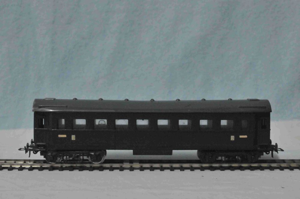 Carruagem de passageiros marca Schicht HO com iluminação interior