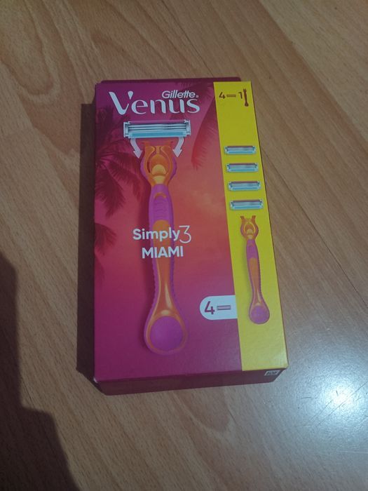 Damskie maszynki do golenia Venus simply 3  Miami  4 sztuki