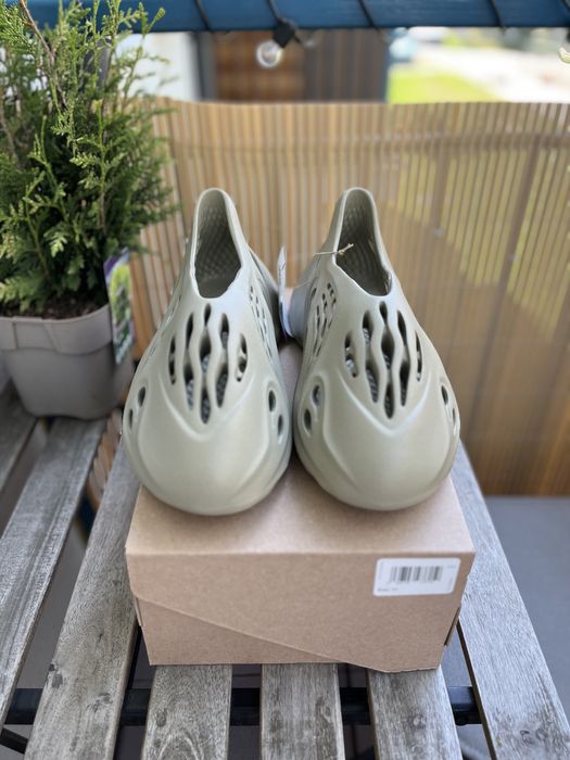 Yeezy foam runner stone salt 46