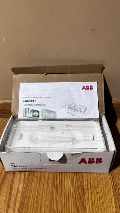 Luz de emergência autónoma ABB