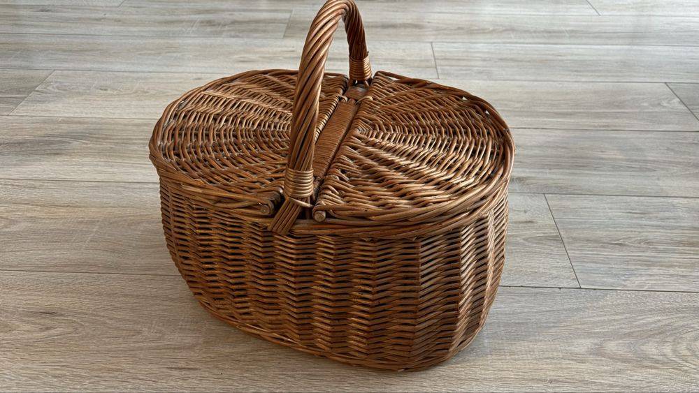Kosz wiklinowy na piknik i nie tylko