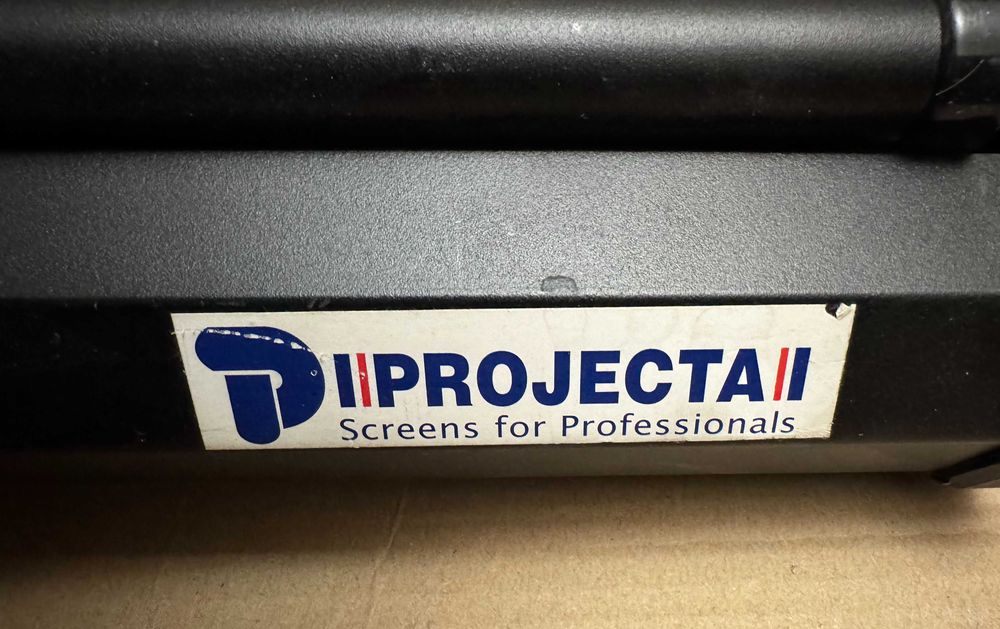 Проекційний екран Projecta Professional 152x152