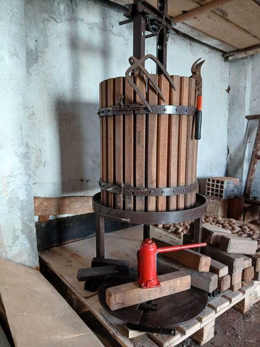 Prensa de uvas usada