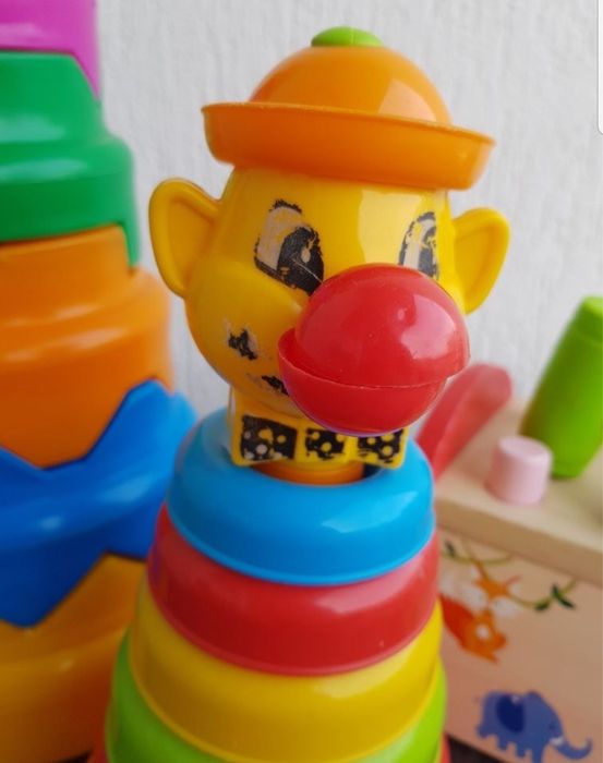 Zestaw zabawek dla dzieci przebijanka drewniana wieża piramidka