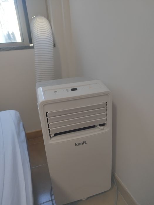 Ar condicionado portáti Kunft 8000 BTU com 1 mês de uso