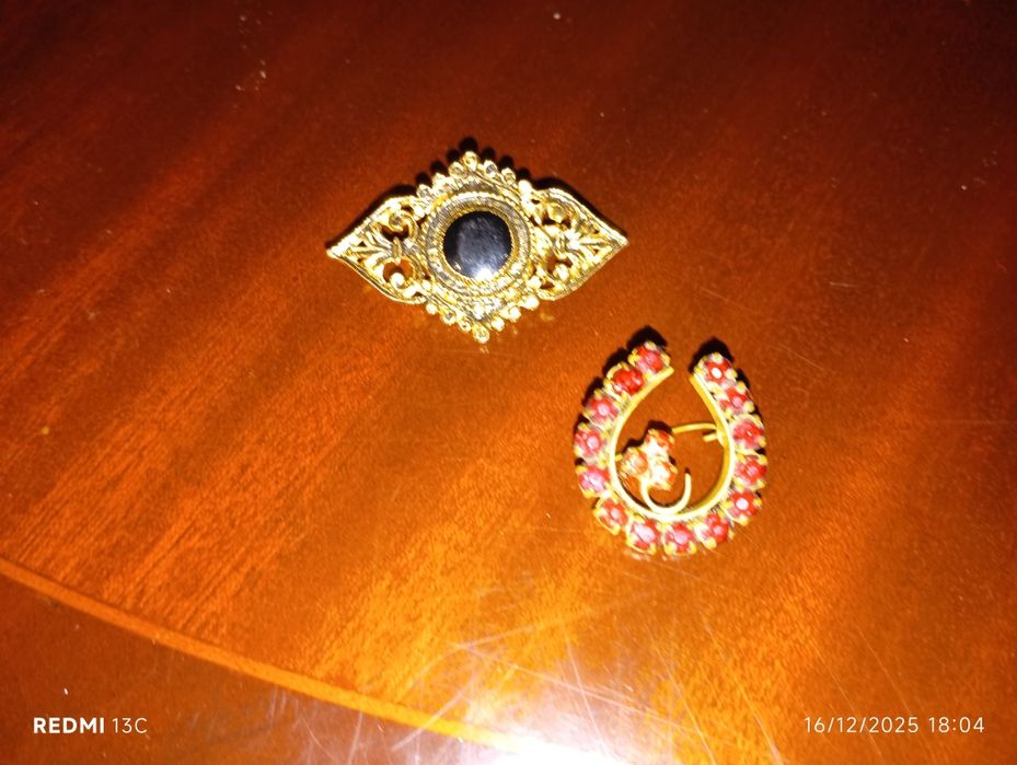 2 pregadeiras vintage