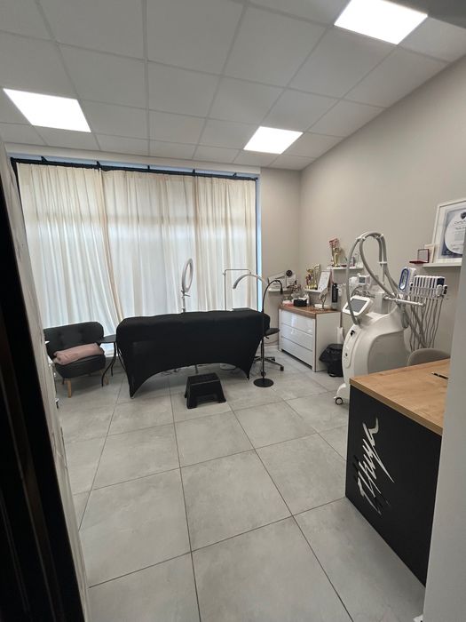 Wynajem sali 20m2 oddam bazę klientek na rzęsy