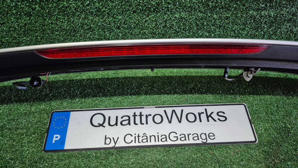 Aileron Audi Q5 8R original com 3º stop 8R0827933A - pintura nova - em excelente estado