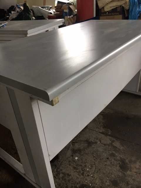 Secretaria com gavetas