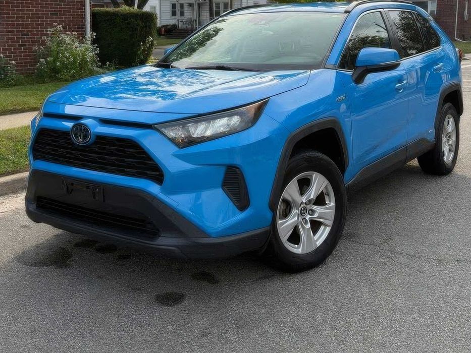 Toyota RAV4 Hybrid XLE Premium      2023