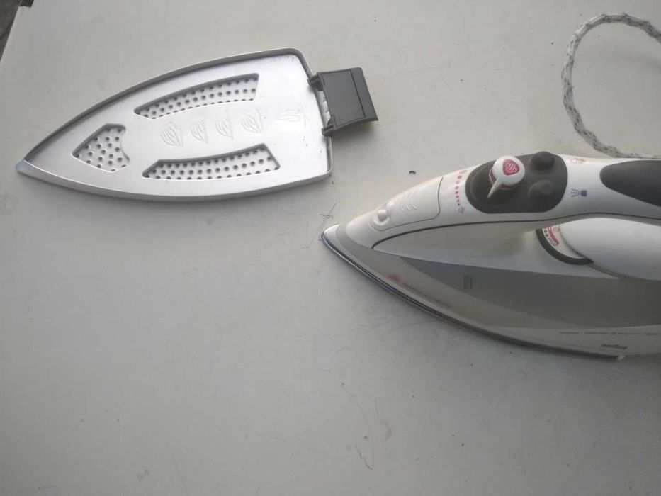Праска Braun Freestyle 1900 з насадкою для делікатних тканин