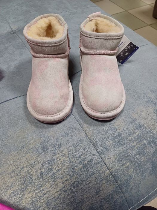 Уги для девочки зима