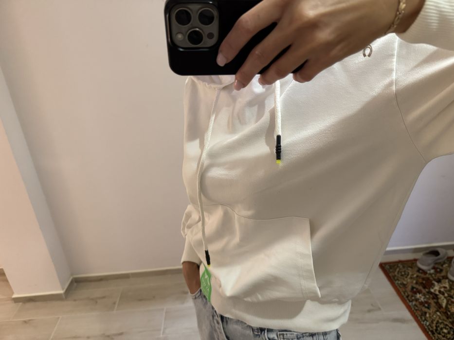 Світшот в білому кольорі